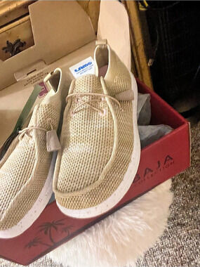 Lamo Women's Sneakers Cream US 7 NWT